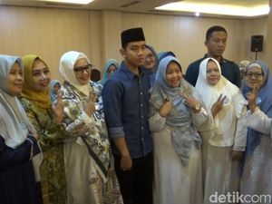 Gibran Temui Bu Nyai Ponpes, Dipesan soal Pertukaran Santri ke Luar Negeri Gibran Temui Bu Nyai Ponpes, Dipesan soal Pertukaran Santri ke Luar Negeri