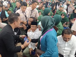 Hadiri Dialog Publik di Bogor, Cak Imin Jadi Sasaran Selfie