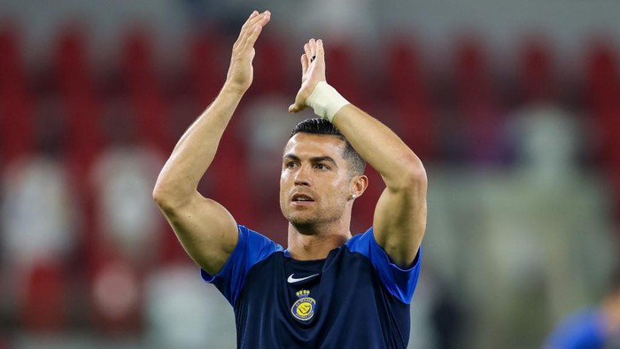Nassrs Portuguese forward #07 Cristiano Ronaldo greets the fans ahead of the Saudi Pro League football match between Al-Ittihad and Al-Nassr at King Abdullah Sports City Stadium in Jeddah on December 26, 2023. (Photo by AFP)