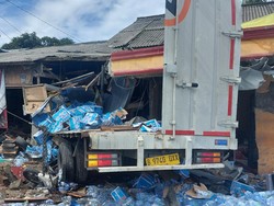 Kecelakaan Beruntun di Puncak Bogor: Lalin Ditutup-14 Orang Terluka