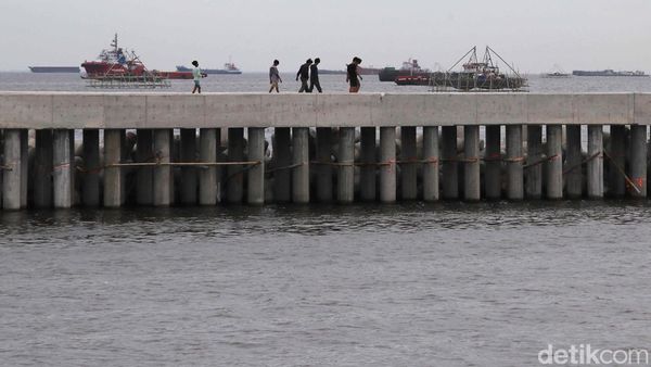 Disentil Cak Imin, Seberapa Genting Tanggul Laut Raksasa?