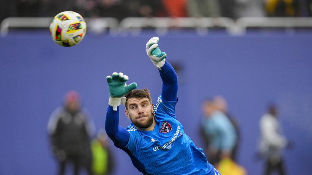 Maarten Paes sudah bisa membela Timnas Indonesia. (Foto: AP/Julio Cortez)