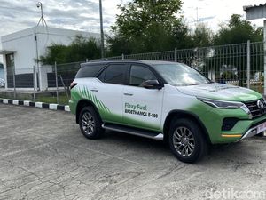 Toyota Fortuner Tenggak Bioetanol, Begini Hasilnya Toyota Fortuner Tenggak Bioetanol, Begini Hasilnya