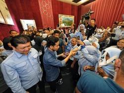 Gibran Diteriaki Mas Samsul saat Kunjungi Perusahaan Tekstil