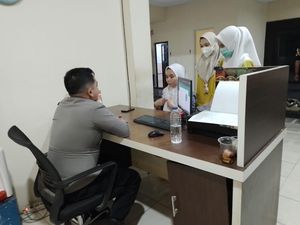 Detik-detik Pasien Pria di Gorontalo Tampar Perawat Wanita Saat Ganti Cairan Detik-detik Pasien Pria di Gorontalo Tampar Perawat Wanita Saat Ganti Cairan