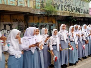 Jokowi Kunker ke Grobogan, Simpang Lima Purwodadi Ramai Dikerumuni Warga