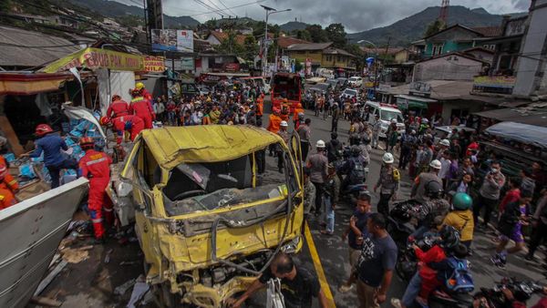 5 Kendaraan Kecelakaan Beruntun di Puncak Bogor, Begini Kondisinya