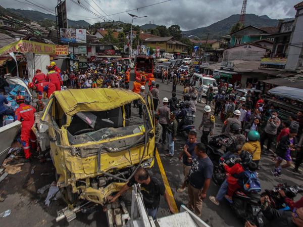5 Kendaraan Kecelakaan Beruntun di Puncak Bogor, Begini Kondisinya
