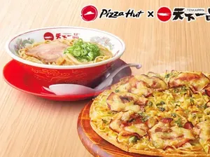 Unik! Pizza Ini Pakai Topping Ramen yang Lengkap dengan Kuahnya Unik! Pizza Ini Pakai Topping Ramen yang Lengkap dengan Kuahnya