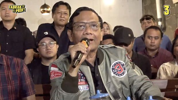 Mahfud MD di acara Tabrak Prof!Semarang