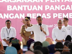 Dampingi Jokowi Bagi Bantuan Pangan, Zulhas Pastikan Stok Beras Aman