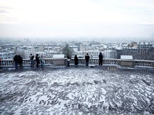 Menikmati Indahnya Kota Paris Kala Diselimuti Salju Menikmati Indahnya Kota Paris Kala Diselimuti Salju