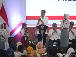 Bertemu Siswa di Blora, Jokowi Unjuk Program Sekolah-Kuliah Gratis