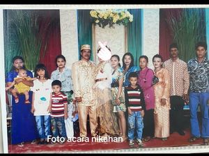 Viral Dulu Foto Bareng Pengantin, Ketika Dewasa Jadi Suami, Beda 38 Tahun