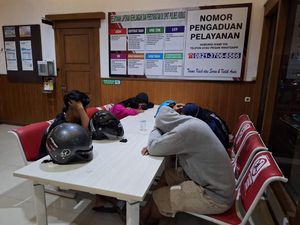 5 Sejoli Bukan Pasutri Digerebek Polisi di Kosan, Ditemukan Kontrasepsi Bekas 5 Sejoli Bukan Pasutri Digerebek Polisi di Kosan, Ditemukan Kontrasepsi Bekas