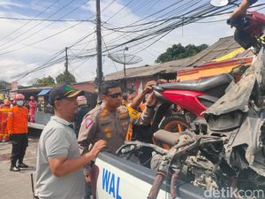 Kronologi Tabrakan Beruntun Truk Boks Vs 8 Kendaraan di Puncak Kronologi Tabrakan Beruntun Truk Boks Vs 8 Kendaraan di Puncak