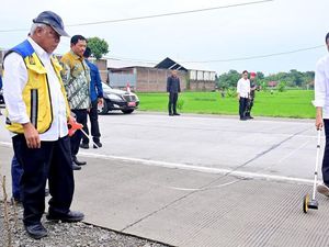 Jokowi Ungkap Gelontorkan Rp 1,3 T Perbaiki 40 Ruas Jalan di Jawa Tengah
