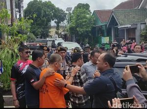 Rekonstruksi Suami Mutilasi Istri di Malang, 7 Adegan Diperagakan James Rekonstruksi Suami Mutilasi Istri di Malang, 7 Adegan Diperagakan James