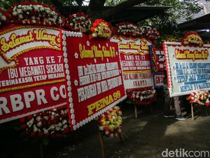Ragam Karangan Bunga Ulang Tahun Hiasi Kediaman Megawati