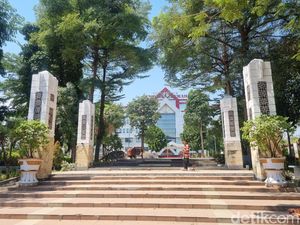 Pemkot Surabaya Bangun Museum Outdoor dengan Monumen Mobil Jenderal Mallaby Pemkot Surabaya Bangun Museum Outdoor dengan Monumen Mobil Jenderal Mallaby