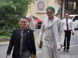 Habib Qurays Shihab Penuhi Panggilan Penyidik Terkait Dugaan Hina TGB Habib Qurays Shihab Penuhi Panggilan Penyidik Terkait Dugaan Hina TGB