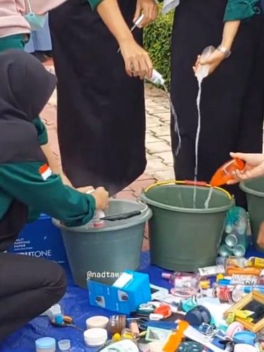 Viral aksi menghancurkan sunscreen hingga bedak