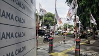 Waduh! Stand Bollard Trotoar Dipasangi APK Parpol