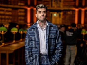 8 Gaya Zayn Malik Tampil di Publik Setelah 5 Tahun, Ada Insiden Tak Terduga 8 Gaya Zayn Malik Tampil di Publik Setelah 5 Tahun, Ada Insiden Tak Terduga