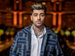 Zayn Malik Isyaratkan Isu Rasisme Saat di One Direction Lewat Lirik Lagu Baru Zayn Malik Isyaratkan Isu Rasisme Saat di One Direction Lewat Lirik Lagu Baru