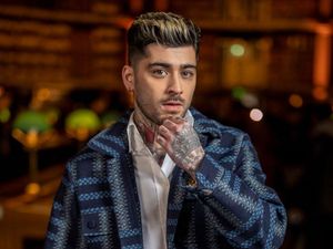 Viral Zayn Malik Minum Obat Batuk China yang Juga Dipakai Orang Indonesia