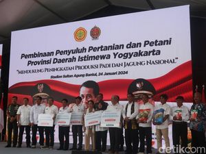 Titiek Soeharto Minta Dukungan Nyaleg dalam Acara Mentan di Bantul Titiek Soeharto Minta Dukungan Nyaleg dalam Acara Mentan di Bantul