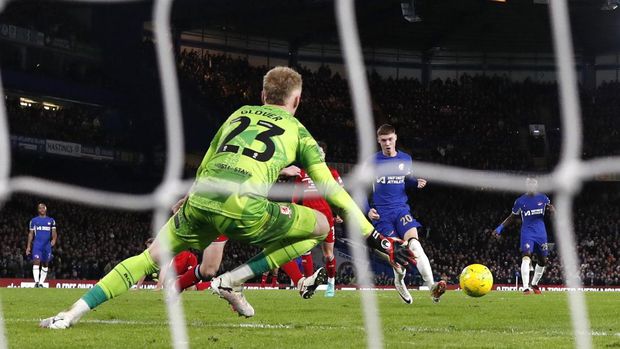 Soccer Football - Carabao Cup - Semi-Final - Second Leg - Chelsea v Middlesbrough - Stamford Bridge, London, Britain - January 23, 2024 Chelsea's Cole Palmer scores their fourth goal Action Images via Reuters/Matthew Childs NO USE WITH UNAUTHORIZED AUDIO, VIDEO, DATA, FIXTURE LISTS, CLUB/LEAGUE LOGOS OR 'LIVE' SERVICES. ONLINE IN-MATCH USE LIMITED TO 45 IMAGES, NO VIDEO EMULATION. NO USE IN BETTING, GAMES OR SINGLE CLUB/LEAGUE/PLAYER PUBLICATIONS.