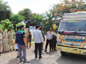 2 Truk Buang Sampah di TPS Ilegal Jakut Kena Sanksi DLH DKI