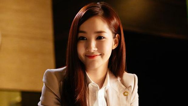 Gaya ngantor Park Min Young di drakor