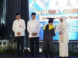 Pemprov Jatim Beri Tabungan Santri untuk 39 Tahfiz Al-Quran