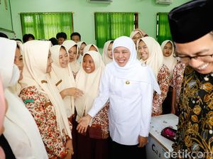 Khofifah Hadiri Tahlilan Guru-Siswa SMAN 1 Sidoarjo yang Tewas Kecelakaan Khofifah Hadiri Tahlilan Guru-Siswa SMAN 1 Sidoarjo yang Tewas Kecelakaan