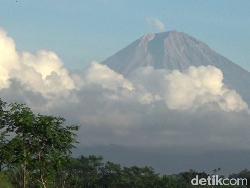 Gunung Semeru Erupsi Lagi, Warga Diminta Jauhi Radius 13 Km