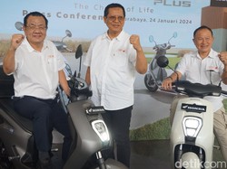 Motor Listrik Honda EM1 e: dan EM1 e: Plus Ramah Lingkungan Hadir di Surabaya