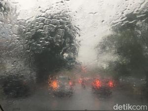 Gelombang Rossby Sebabkan Daerah di Jatim Diguyur Hujan Saat Kemarau