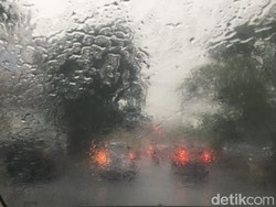 Gelombang Rossby Sebabkan Daerah di Jatim Diguyur Hujan Saat Kemarau