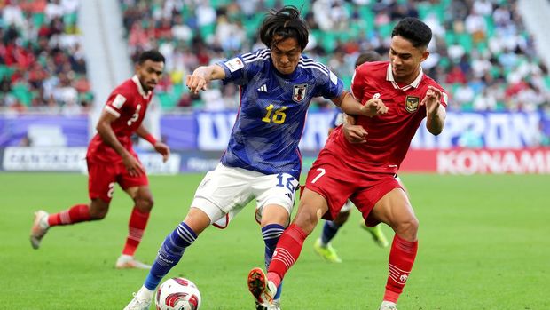 DOHA, QATAR - JANUARY 24: Seiya Maikuma of Japan is challenged by Marselino Ferdinan of Indonesia during the AFC Asian Cup Group D match between Japan and Indonesia at Al Thumama Stadium on January 24, 2024 in Doha, Qatar. (Photo by Lintao Zhang/Getty Images)