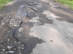 Dear Pak Bobby! Ada Lubang Menganga di Jalan Danau Tess Medan