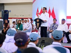 Jokowi: KIP Harus Digunakan untuk Beli Kebutuhan Sekolah Bukan Pulsa!