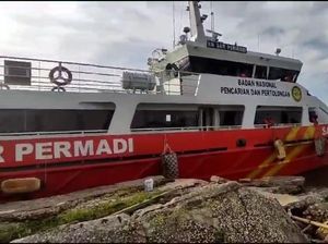 Evakuasi 12 ABK KMN Putra Sumber Mas di Sumenep Terkendala Cuaca Buruk