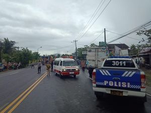 Brak! Polisi Ditabrak Truk Boks di Jalan Jogja-Wates Brak! Polisi Ditabrak Truk Boks di Jalan Jogja-Wates
