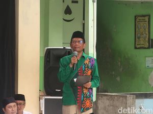 Jokowi Sebut Presiden-Menteri Boleh Memihak-Kampanye, Mahfud: Silakan Aja