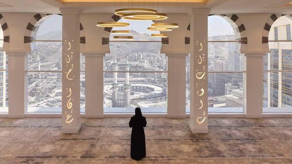 Intip Kemegahan Musala Gantung Tertinggi di Dunia dengan View Kabah