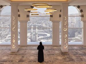 Intip Kemegahan Musala Gantung Tertinggi di Dunia dengan View Kabah