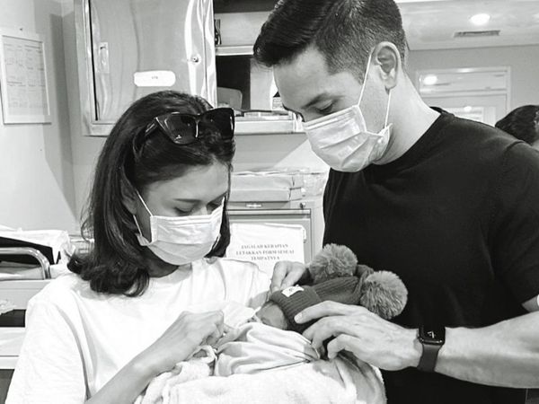 5 Momen Haru Perpisahan Nana Mirdad & Bayi yang Ditemukan di Semak-semak