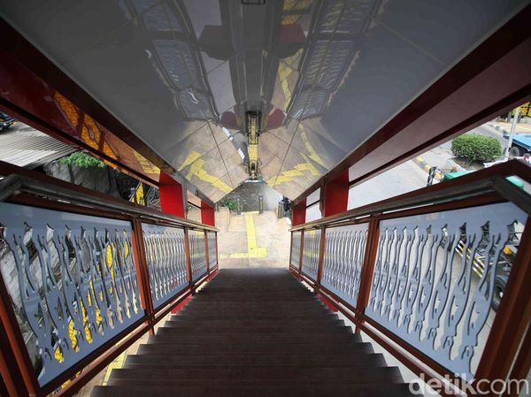 Potret JPO Marunda yang Instagrammable Banget